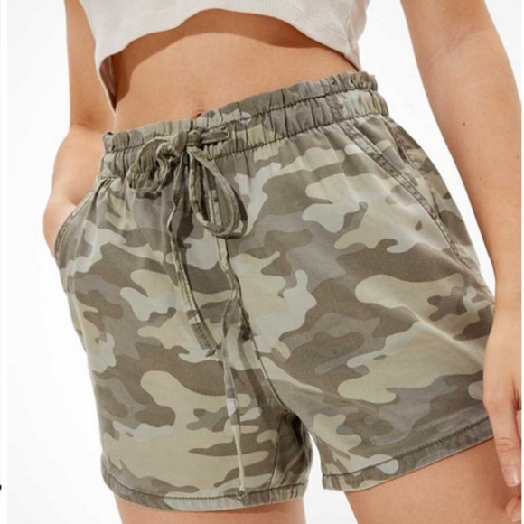 American Eagle Outfitters Pants - NWT American Eagle Camo Green Vacay Short